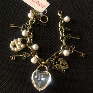 Betsey Johnson Gold Tone Brass Ox Lock & Key Charm Bracelet Crystal/Faux Pearl